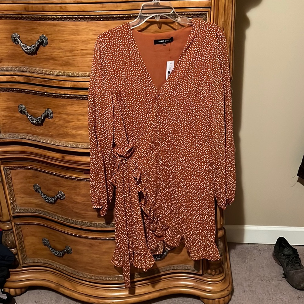 Long sleeve dress. Orange/white